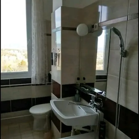 Center Apartment *
